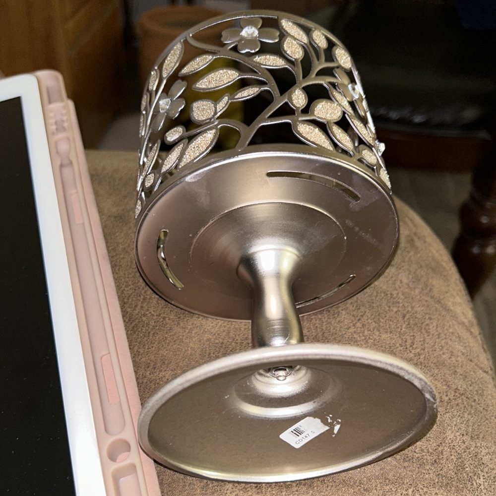 Bath and Body Works DOGWOOD PEDESTAL
3-Wick Candle Holder - Picture 3 of 7